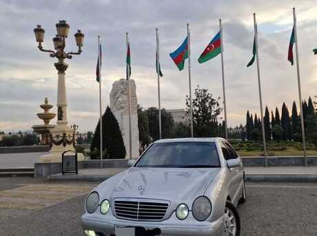 Mercedes E 240