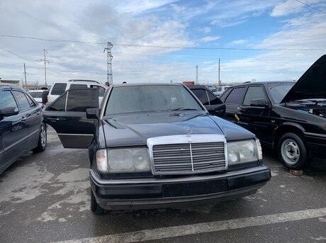 Mercedes 200 E