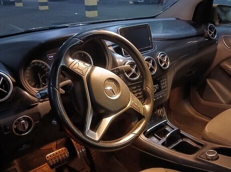 Mercedes B 200