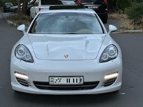 Porsche Panamera 4