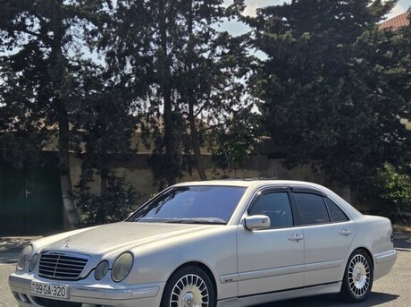 Mercedes E 320