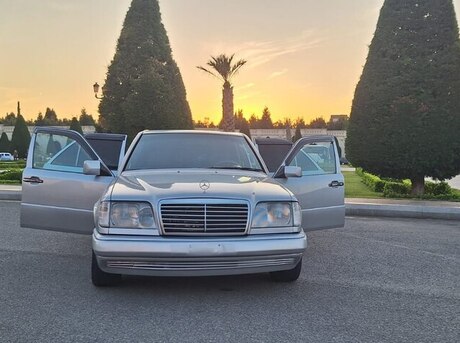 Mercedes 220 E