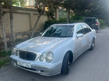 Mercedes E 200