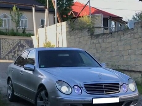 Mercedes E 220