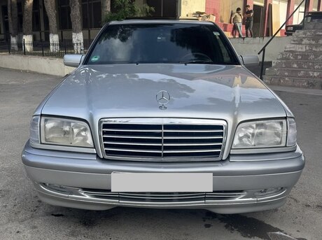 Mercedes C 200