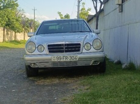 Mercedes E 200