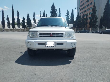 Mitsubishi Pajero io