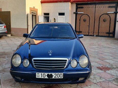Mercedes E 220