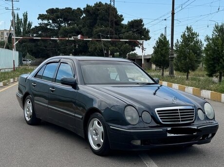 Mercedes E 220