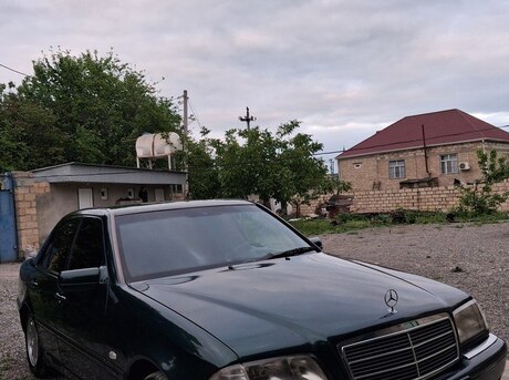 Mercedes C 200