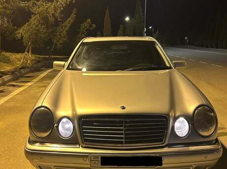 Mercedes E 240