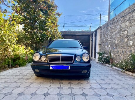Mercedes E 240
