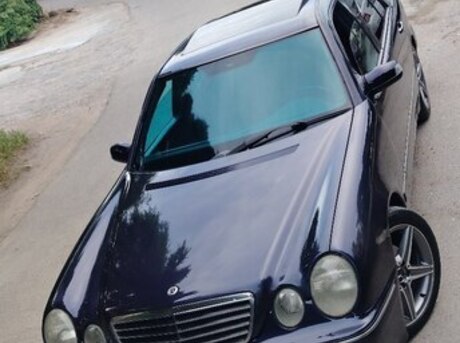 Mercedes E 200