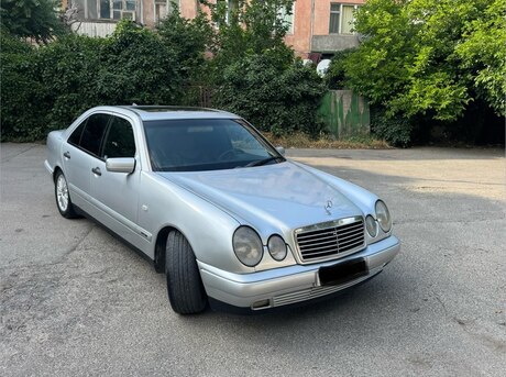 Mercedes E 240