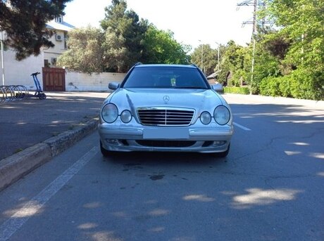 Mercedes E 240