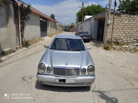 Mercedes E 220