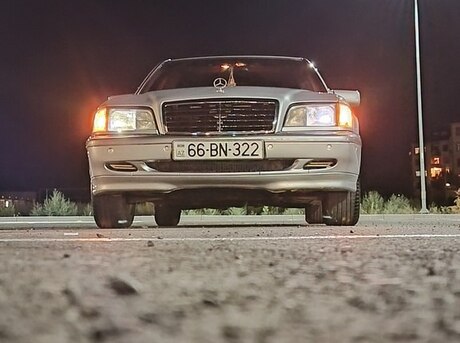 Mercedes E 200