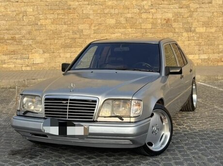 Mercedes 220 E