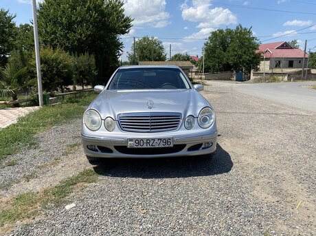 Mercedes E 240