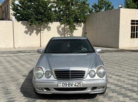 Mercedes E 220