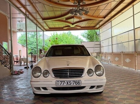 Mercedes E 240