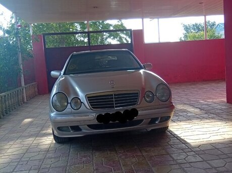 Mercedes E 240