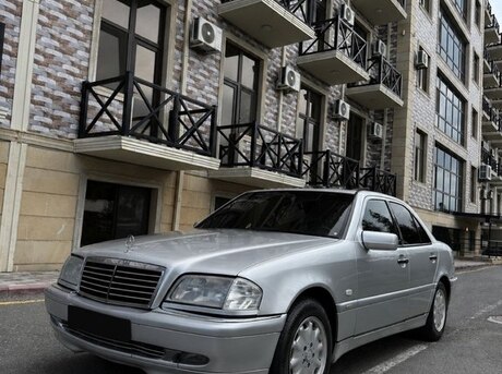 Mercedes C 240