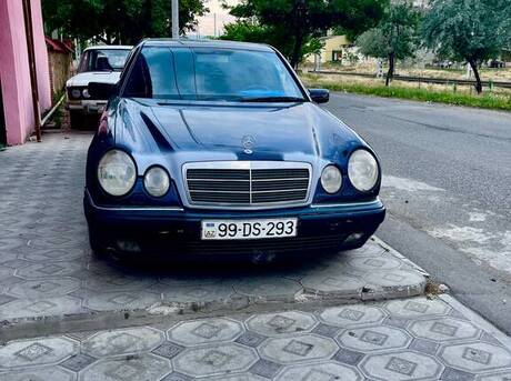 Mercedes E 240