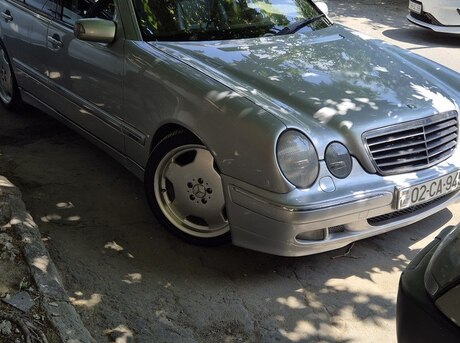 Mercedes E 240