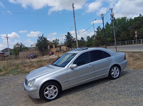 Mercedes C 200