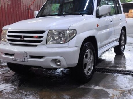 Mitsubishi Pajero io