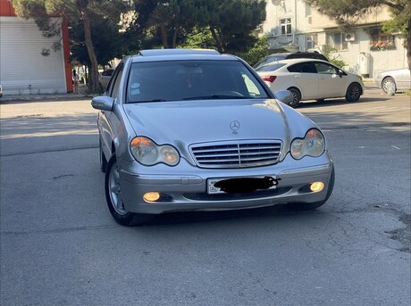 Mercedes C 240