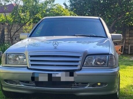 Mercedes C 200