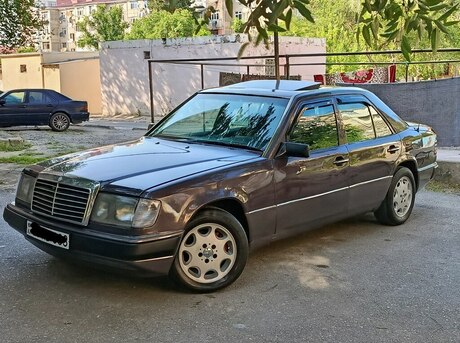 Mercedes 220 E