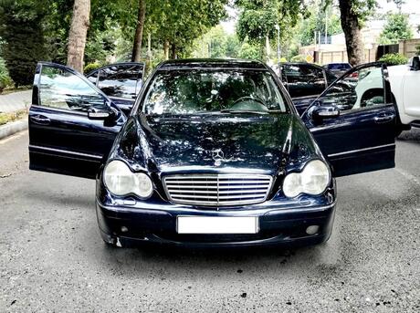 Mercedes C 200