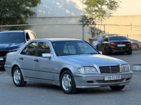 Mercedes C 200