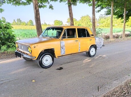 LADA (VAZ) 21011