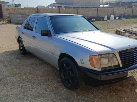 Mercedes 220 E