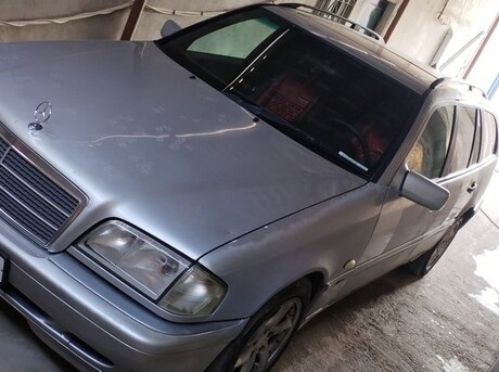 Mercedes C 200