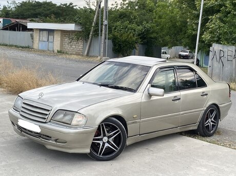 Mercedes C 200