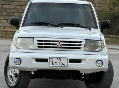 Mitsubishi Pajero io
