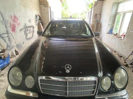 Mercedes E 240