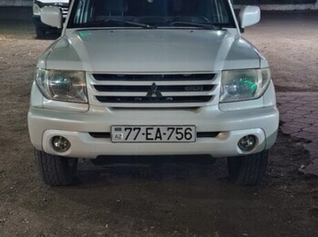 Mitsubishi Pajero io