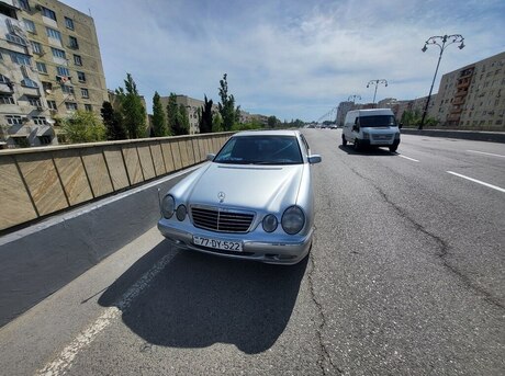 Mercedes E 280