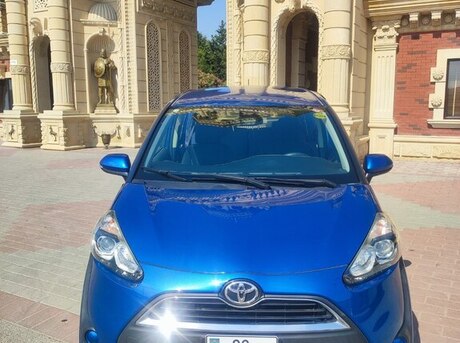 Toyota Sienta