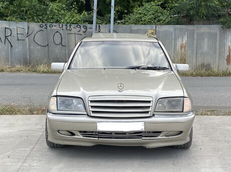 Mercedes C 200