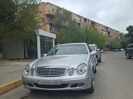 Mercedes E 240