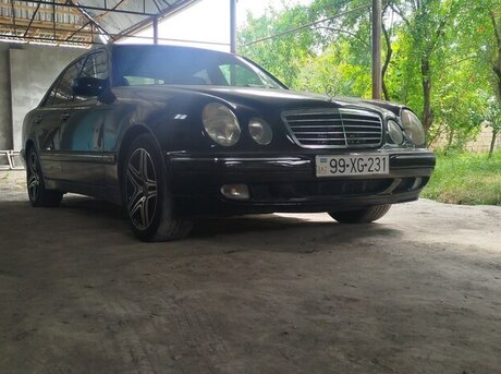 Mercedes E 240