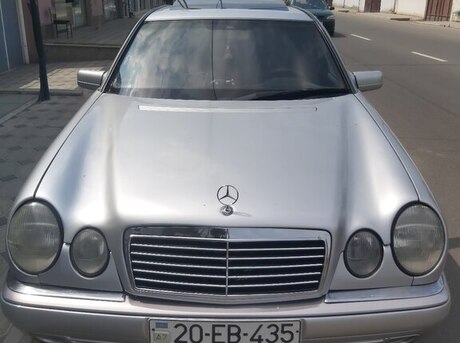 Mercedes E 200