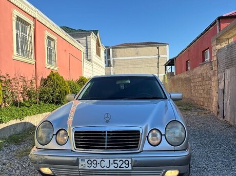 Mercedes E 220